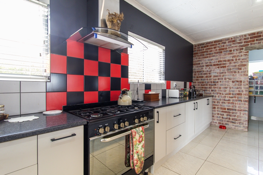 5 Bedroom Property for Sale in Myburgh Park Western Cape